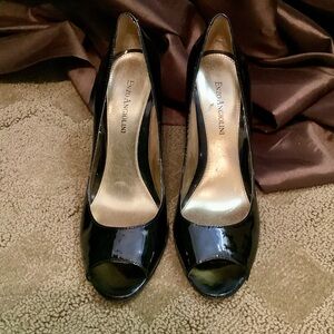 BLACK PATENT LEATHER HEELS SIZE 7